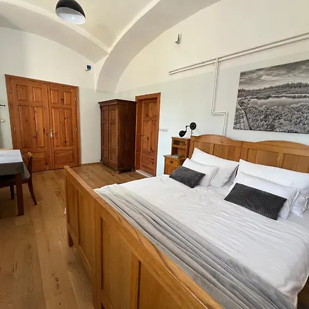 Rezidenca Korman Проживание в семье Fala